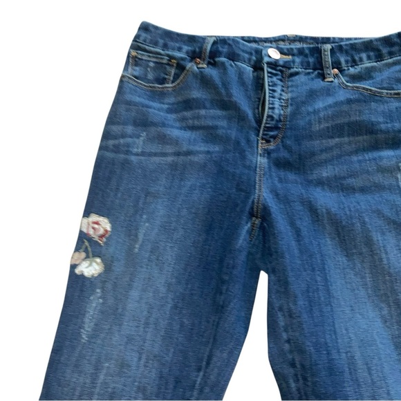 🌹 Chico’s So Slimming Girlfriend Ankle Jeans | Size 1 (M/8-10) - Picture 3 of 6